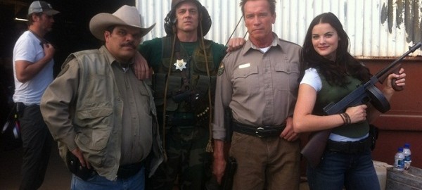 Genesis Rodriguez y Arnold Schwarzenegger en The Last Stand